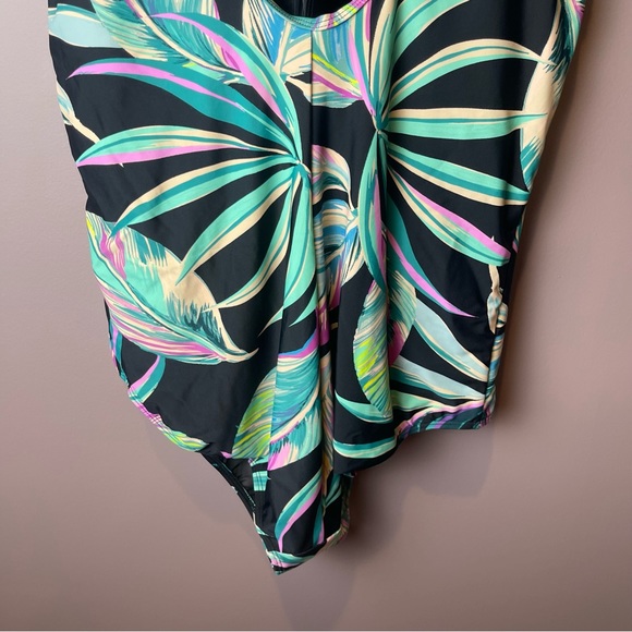 NWT Torrid Wireless Mesh High Neck One Piece Swimsuit 2X - Picture 9 of 11